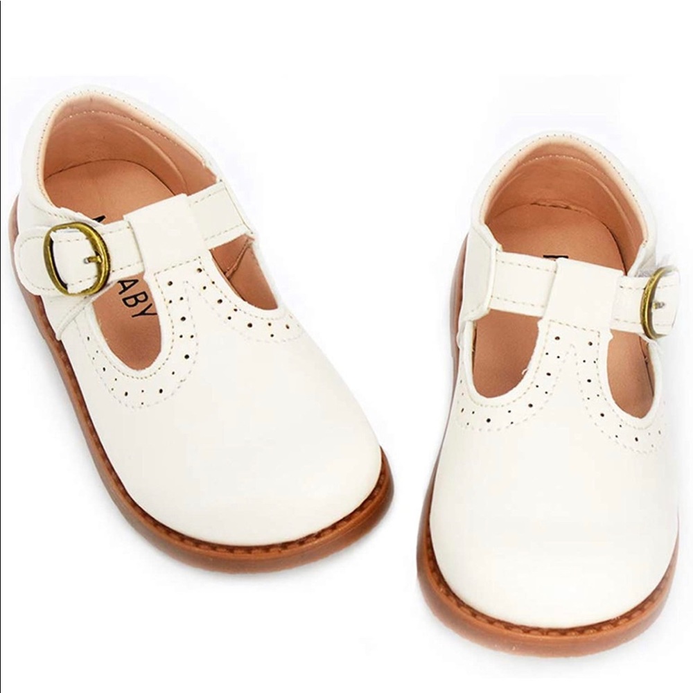Toddler Girl's Classic Oxford Mary Jane Dress Shoes. Only worn one time. Size 5